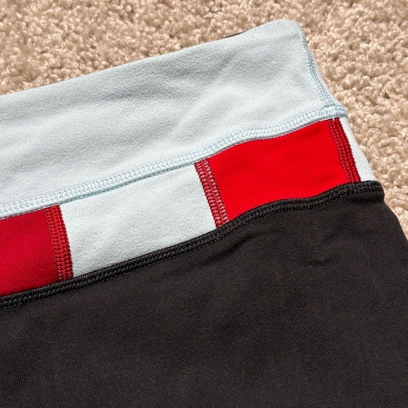 Lululemon Reverse Groove Short - Picture 5 of 6